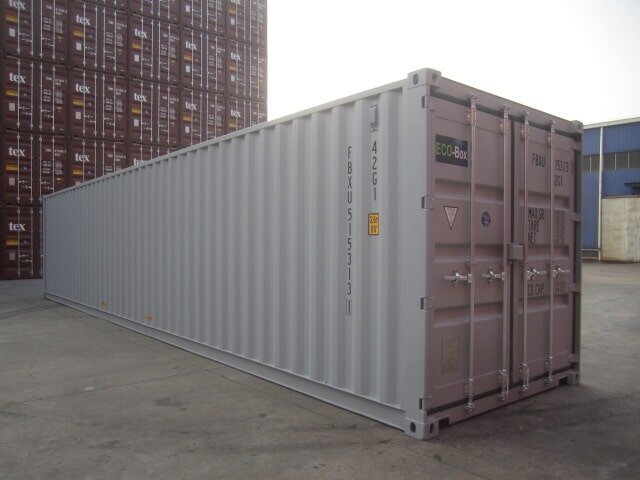 Containere maritime second-hand de 6 m si 12 m.