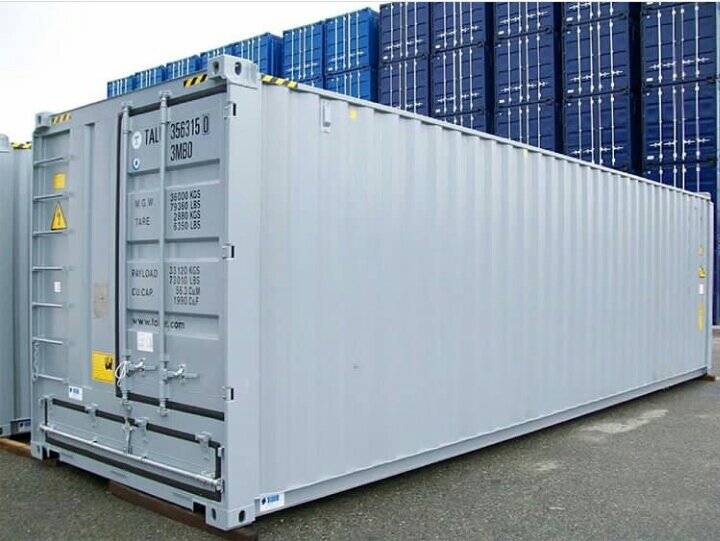 Containere maritime second-hand de 6 m si 12 m.