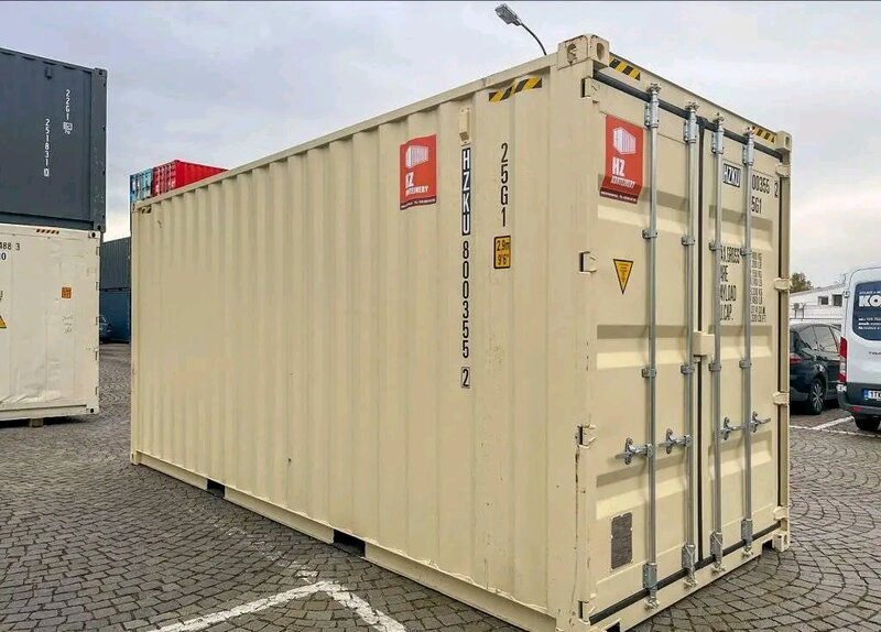 Containere maritime second-hand de 6 m si 12 m.