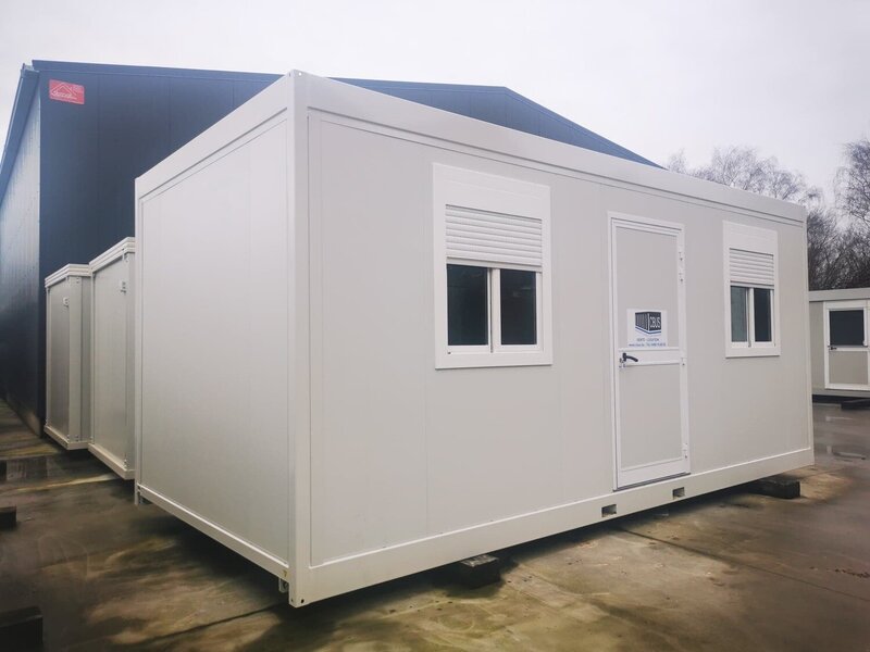 Containere maritime second-hand de 6 m si 12 m.